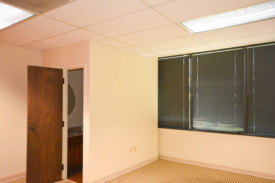 More Photos Of 650 S Shackleford Rd, Little Rock Office For Lease