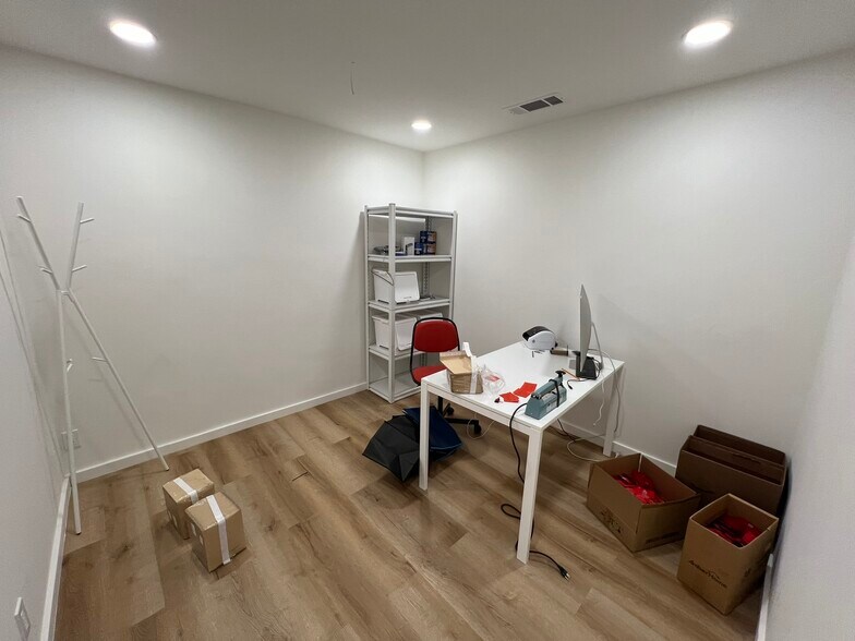 More Photos Of 413 N Moss St, Burbank Light Manufacturing For Sale