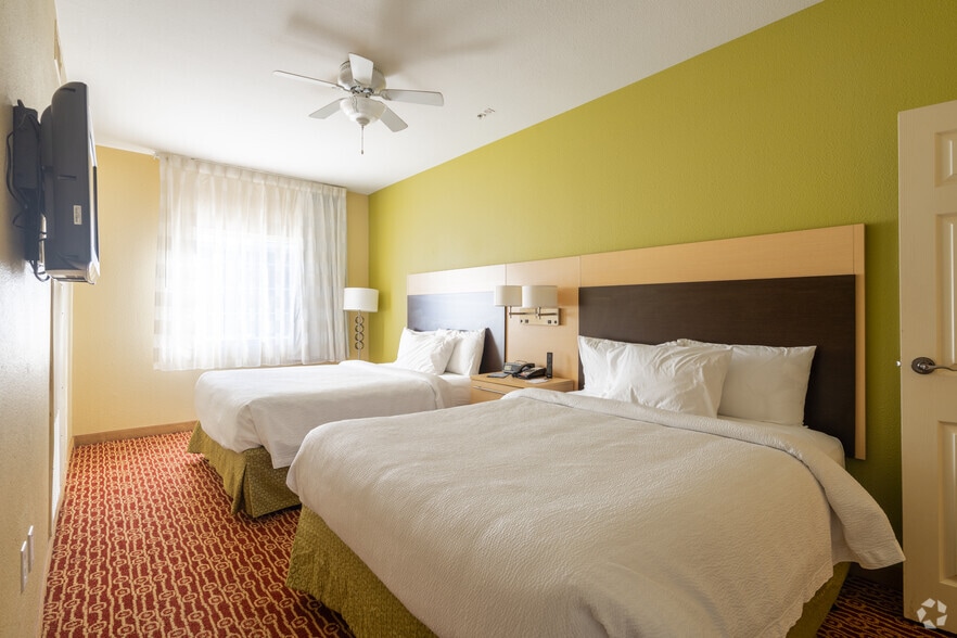 More Photos Of 1003 W Highway 332, Clute Hotel For Sale