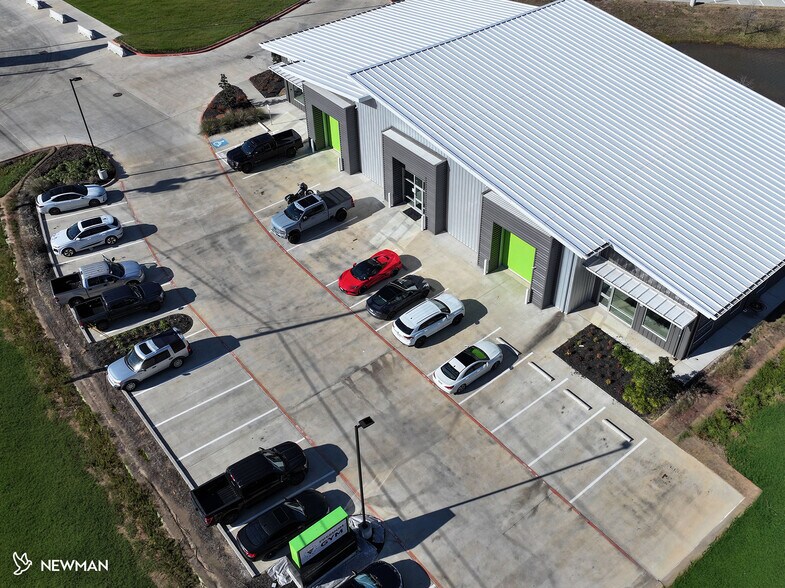 More Photos Of 1615 N Loop 336 E, Conroe Light Distribution For Sale