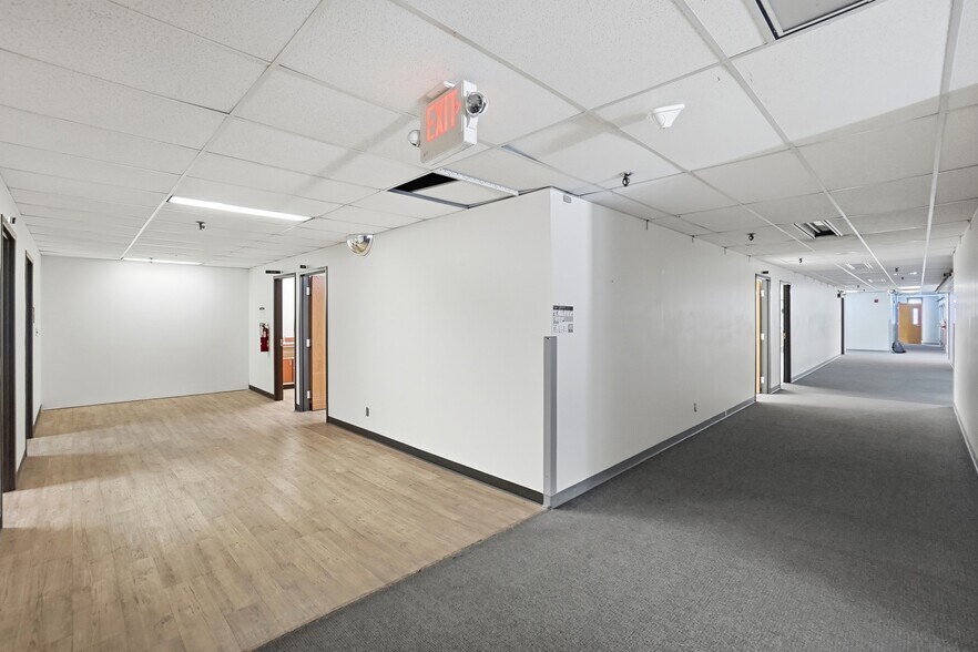 More Photos Of 110 W Leffel Ln, Springfield Service For Lease