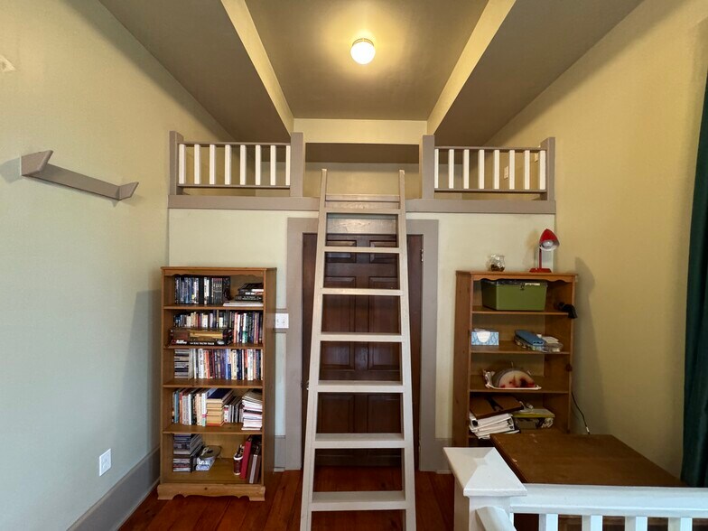 More Photos Of 224 W Chickasaw St, Tahlequah Hospitality For Sale