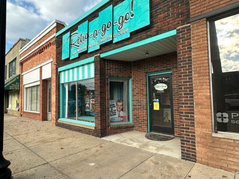More Photos Of 214 S Michigan Ave, Howell Storefront For Lease