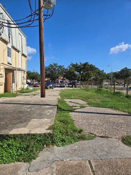 More Photos Of 8200 Broadway St, Houston Land For Sale