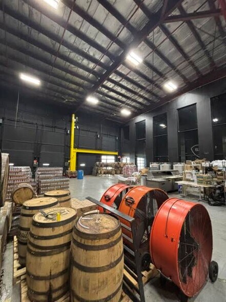 More Photos Of 330-332 E Lincoln Ave, Royal Oak Light Distribution For Lease