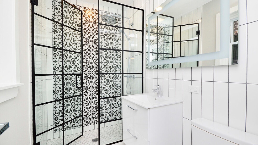 More Photos Of 3124 N Broadway, Chicago Storefront Retail Residential For Sale