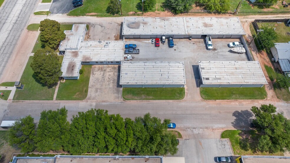 More Photos Of 209 S Pioneer Dr, Abilene Flex For Sale