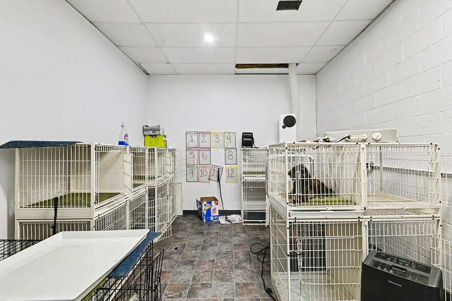 More Photos Of 302-306 S Cedar St, Mason Freestanding For Sale