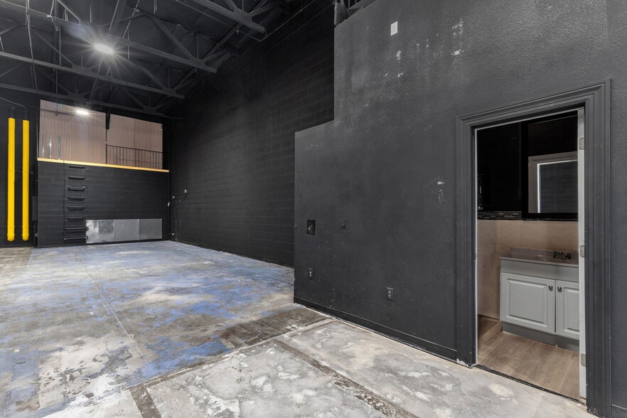 More Photos Of 7318 S 89th Pl, Mesa Showroom For Sale