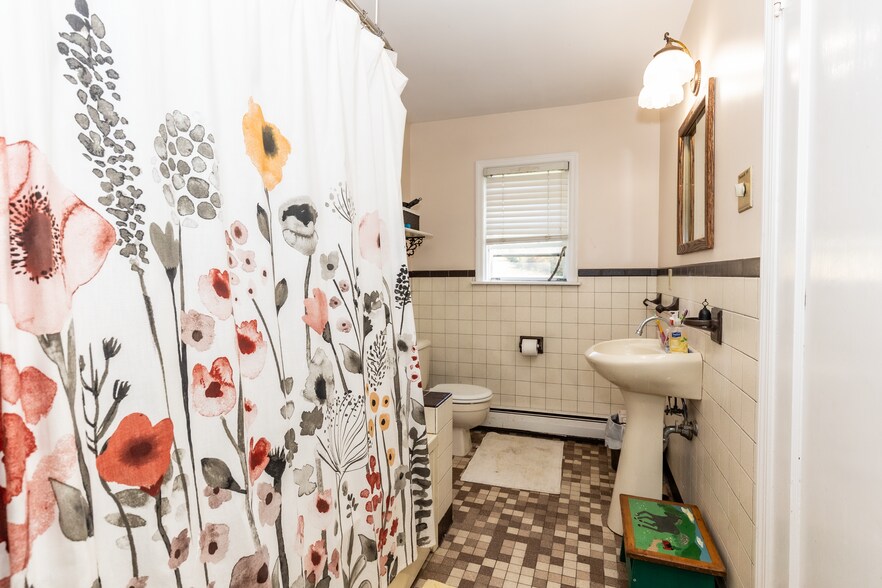 More Photos Of 4 Whitman Rd, Stephentown Sports And Entertainment For Sale
