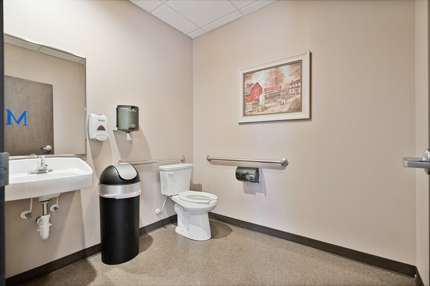 More Photos Of 142 Hampton Ct, Commerce Rehabilitation Center For Sale