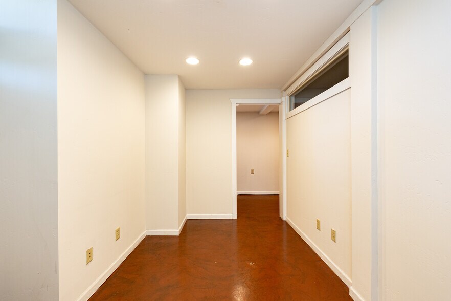 More Photos Of 717 W Riordan Rd, Flagstaff Storefront Retail Office For Sale