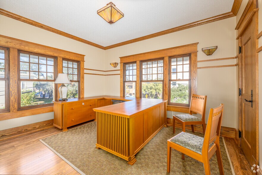 More Photos Of 1604 Margaret St, Jacksonville Bank For Lease