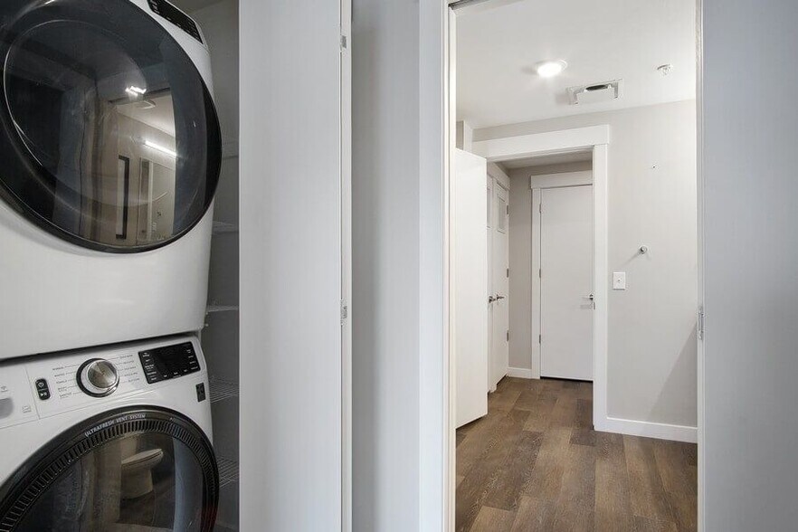 More Photos Of 168 E Midvillage Rd, Sandy Apartments For Lease