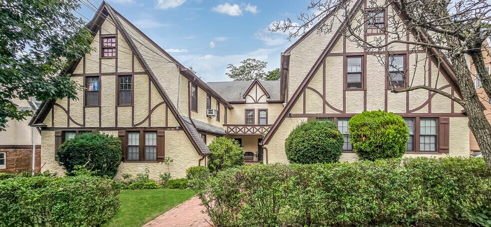 More Photos Of 4320 Hamilton Pl, Flushing Apartments For Sale