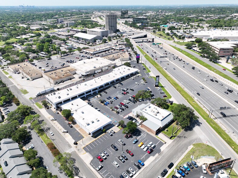 More Photos Of 8131 IH-10 W, San Antonio Unknown For Lease