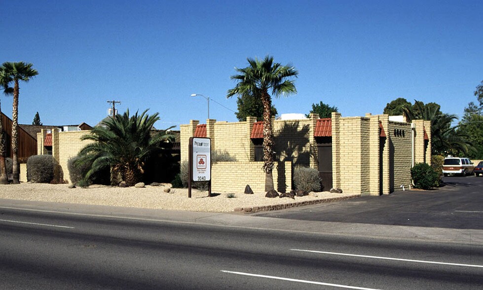 More Photos Of 3040 E Cactus Rd, Phoenix Office For Lease