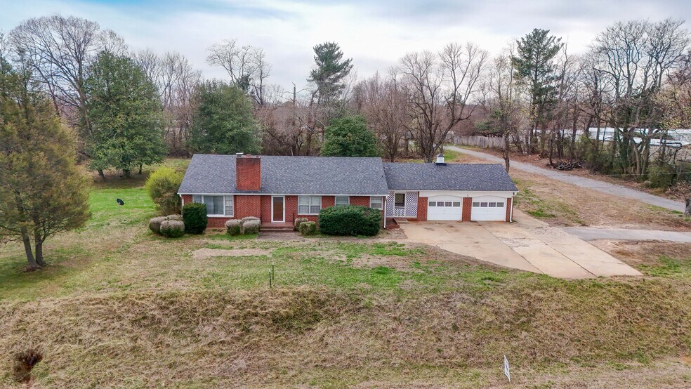 More Photos Of 1001 E Lynchburg Salem Tpke, Bedford Office For Sale