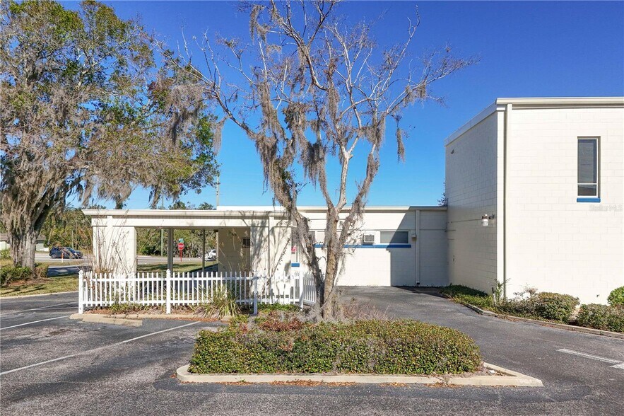 More Photos Of 1135 Lake Ave, Clermont Medical For Sale