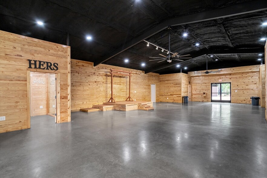 More Photos Of 2508 US-69, Lufkin Lodge Meeting Hall For Sale