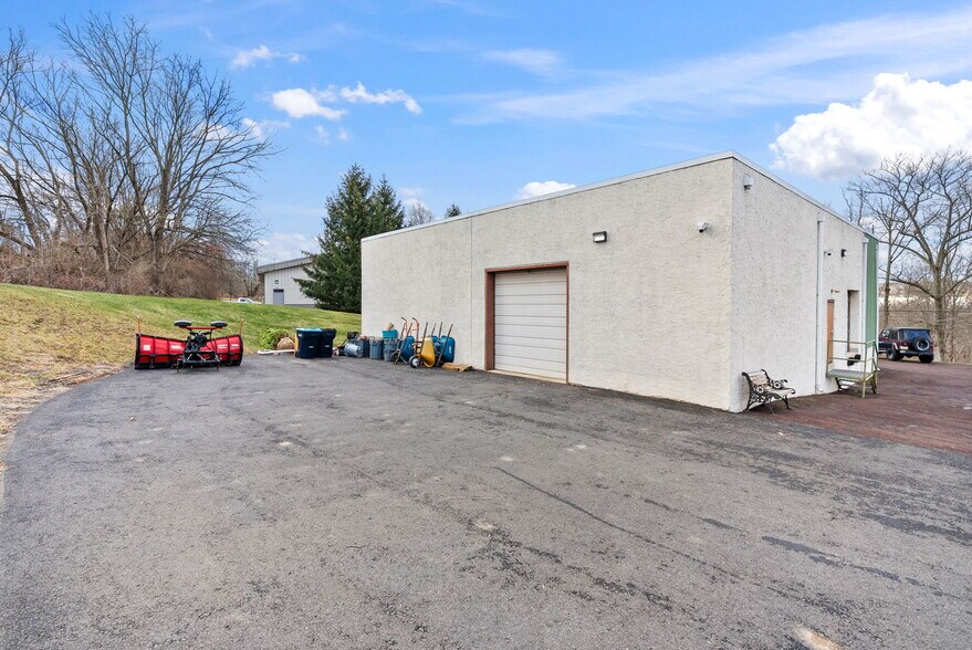 More Photos Of 2930 Clymer Ave, Telford Industrial For Lease