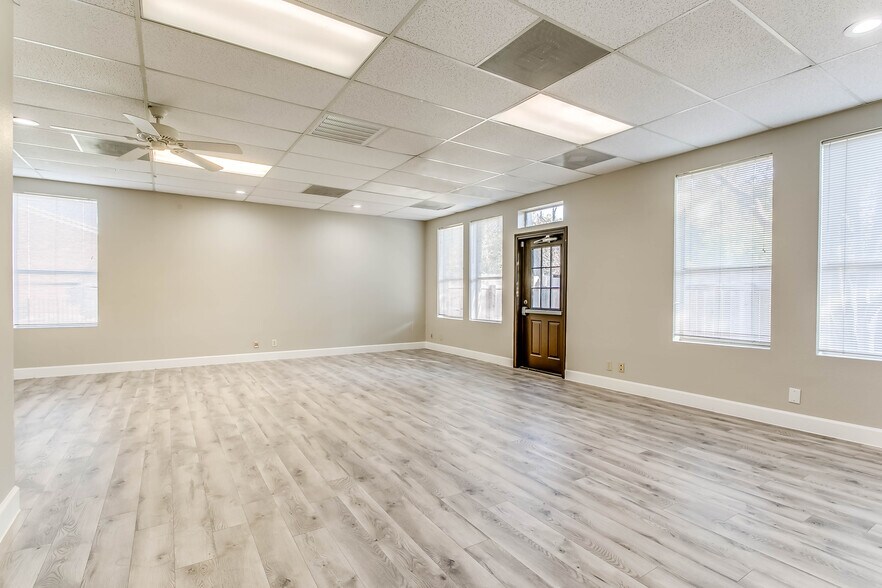 More Photos Of 8627 Cinnamon Creek Dr, San Antonio Office For Sale