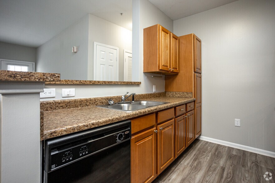 More Photos Of 501 Tiger Way, Knoxville Apartments For Sale