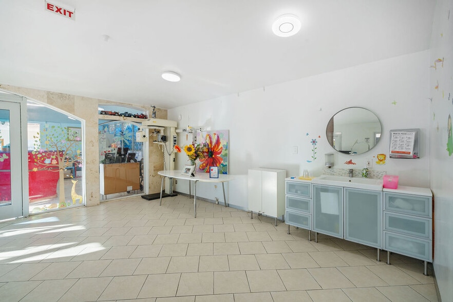 More Photos Of 3722 E Thomas Rd, Phoenix Freestanding For Lease