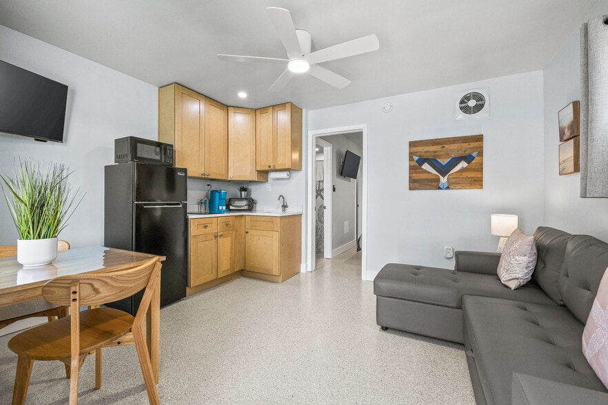 More Photos Of 12100 Gulf Blvd, Treasure Island Hotel For Sale