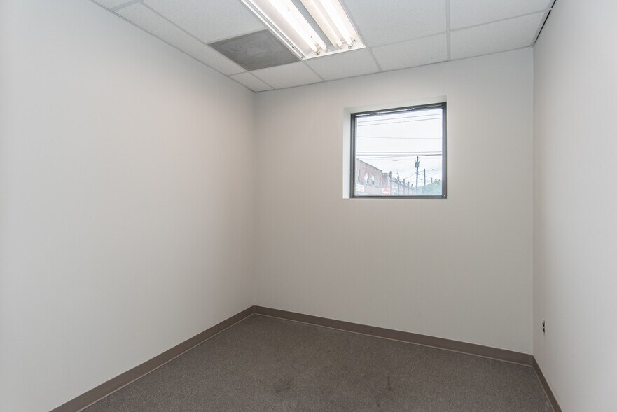 More Photos Of 6044-6052 Castor Ave, Philadelphia Medical For Sale