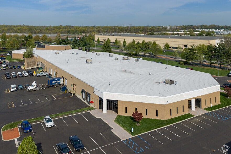 More Photos Of 266-300 Raritan Center Pky, Edison Light Distribution For Lease