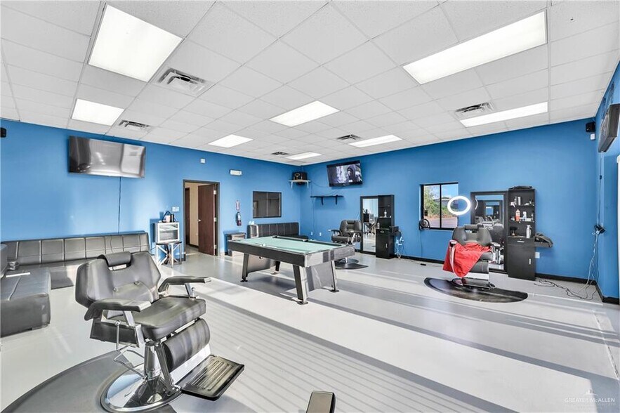 More Photos Of 2507 US Highway 281, Pharr Storefront For Sale