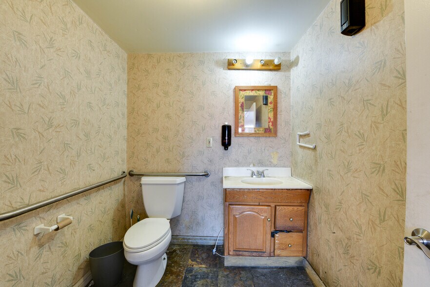 More Photos Of 14332 Oxnard St, Van Nuys Warehouse For Lease