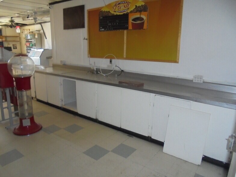 More Photos Of 945 E Hobsonway, Blythe Auto Dealership For Sale