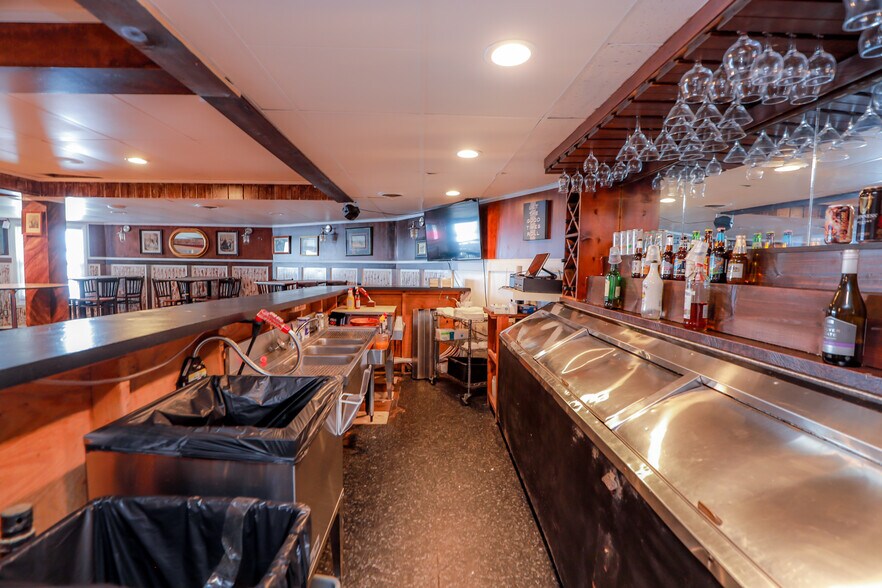 More Photos Of 700 Jordan Point Rd, Hopewell Restaurant For Sale