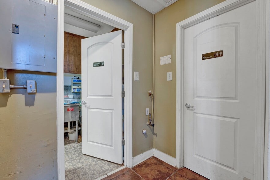 More Photos Of 109 N Main St, Memphis Apartments For Sale