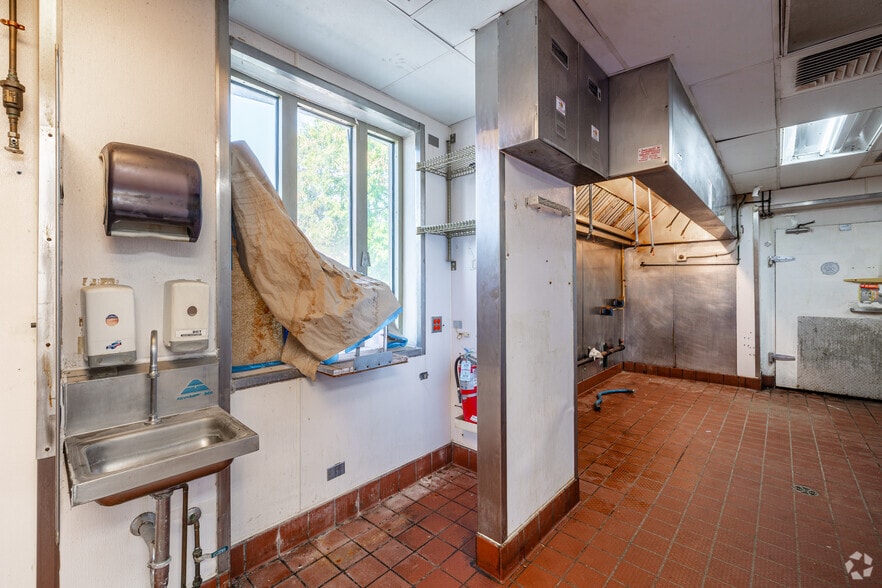 More Photos Of 1914 W 79th St, Chicago Freestanding For Sale