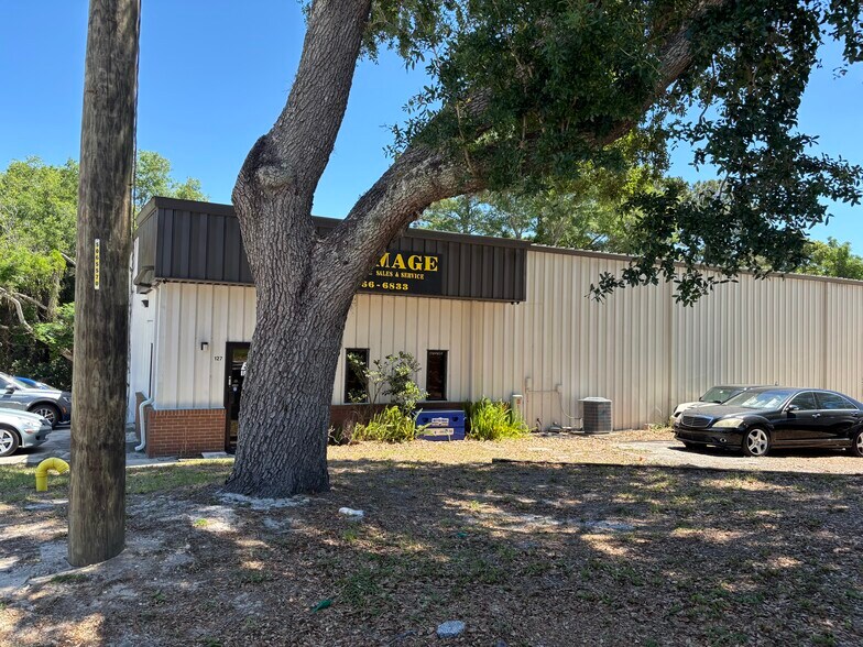 More Photos Of 739 Industry Rd, Longwood Warehouse For Lease