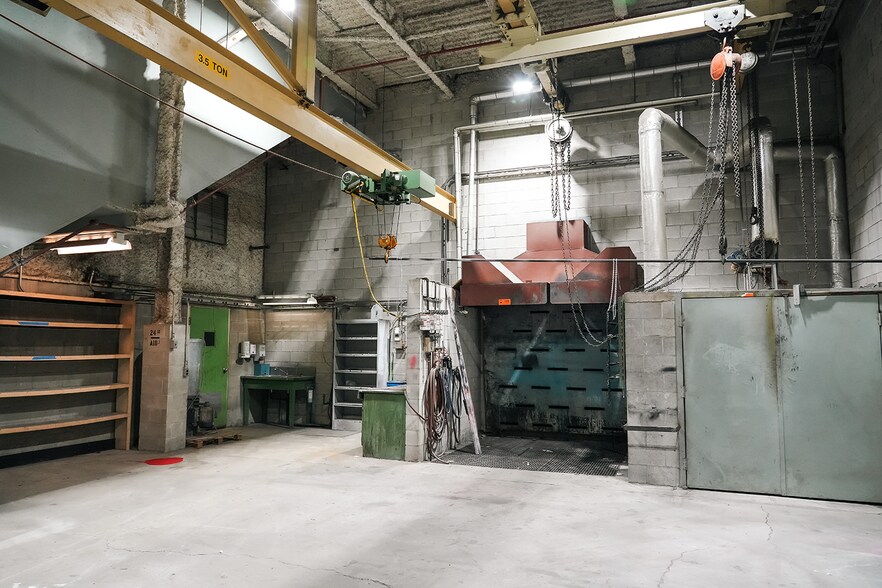 More Photos Of 3363 Davis Rd, Thorold Warehouse For Lease