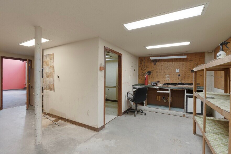 More Photos Of 221 Broadway Blvd SE, Albuquerque Freestanding For Sale
