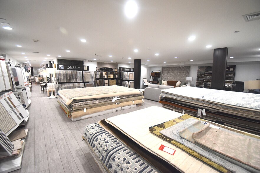 More Photos Of 1649 Northern Blvd, Manhasset Storefront For Lease