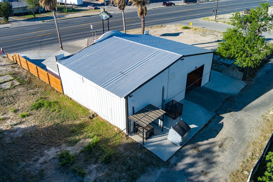 More Photos Of 607 W Gibbs St, Del Rio General Retail For Sale