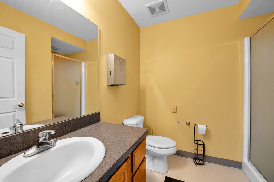 More Photos Of 3048 W Clarkston Rd, Lake Orion Office Residential For Lease