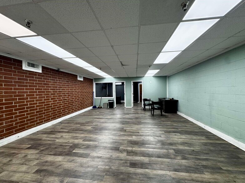 More Photos Of 235 S Hampton Ave, Johnsonville Warehouse For Sale