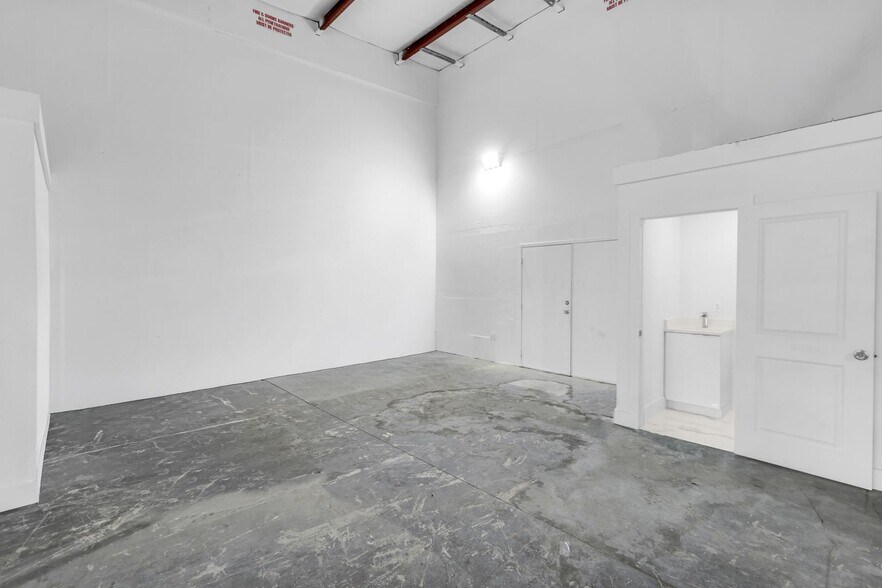 More Photos Of 3435 Enterprise Ave, Naples Warehouse For Sale