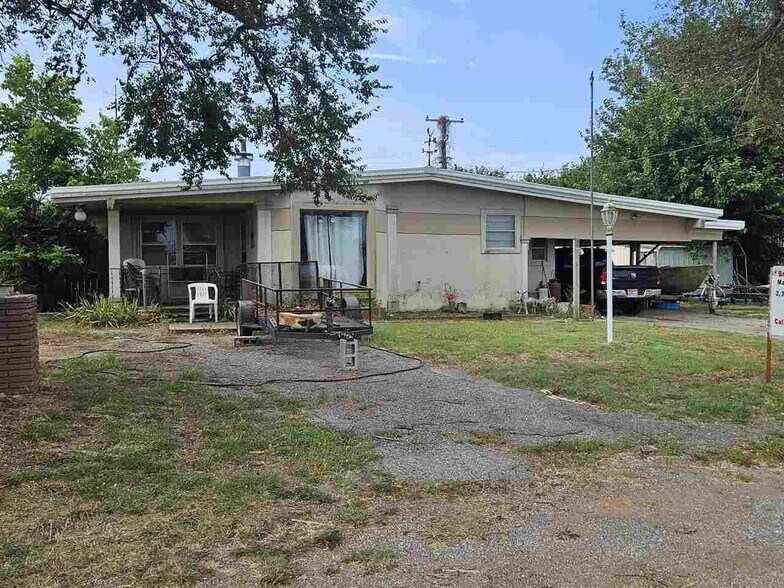 More Photos Of 67 Ash Ave, Elgin Trailer Camper Park For Sale