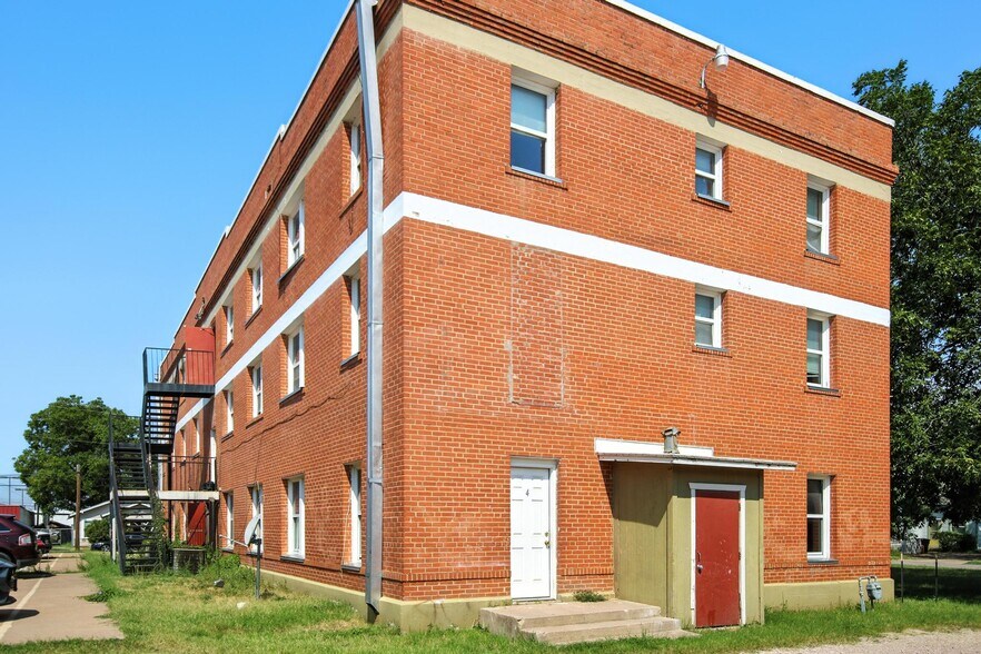 More Photos Of 1705 S 3rd St, Abilene Apartments For Sale