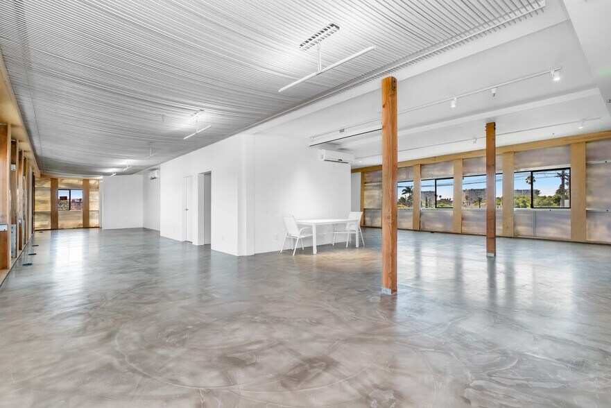 More Photos Of 2434 Lincoln Blvd, Venice Loft Creative Space For Lease