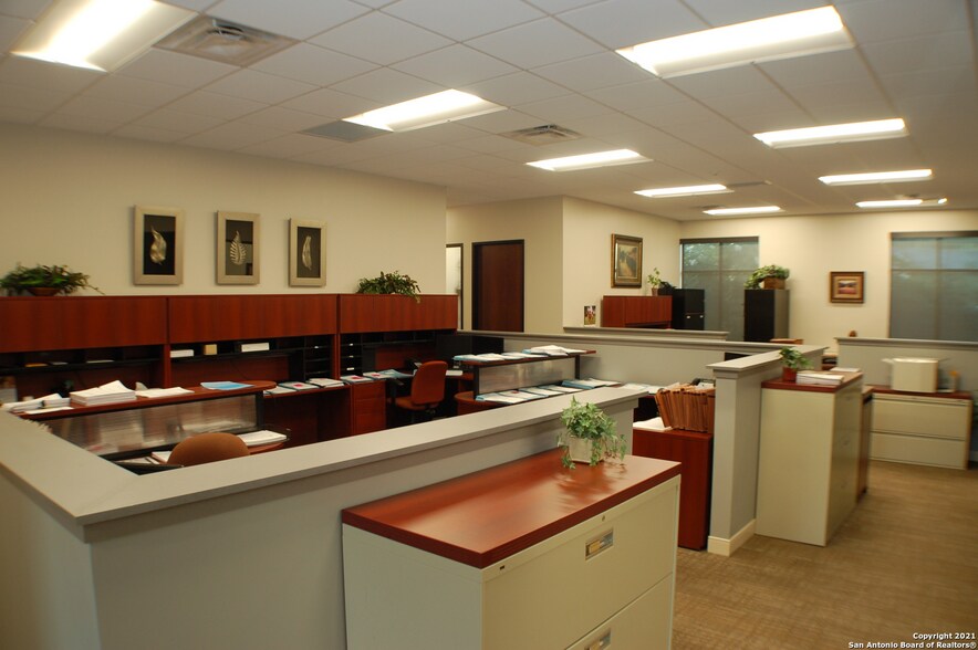 More Photos Of 6827 Camp Bullis Rd, San Antonio Medical For Lease