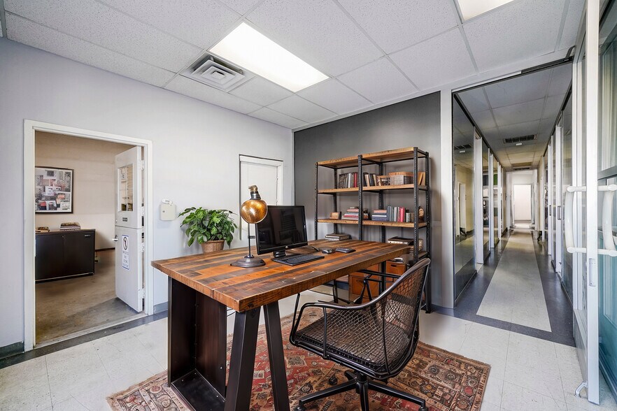 More Photos Of 444 N 1st St, Fresno Freestanding For Sale